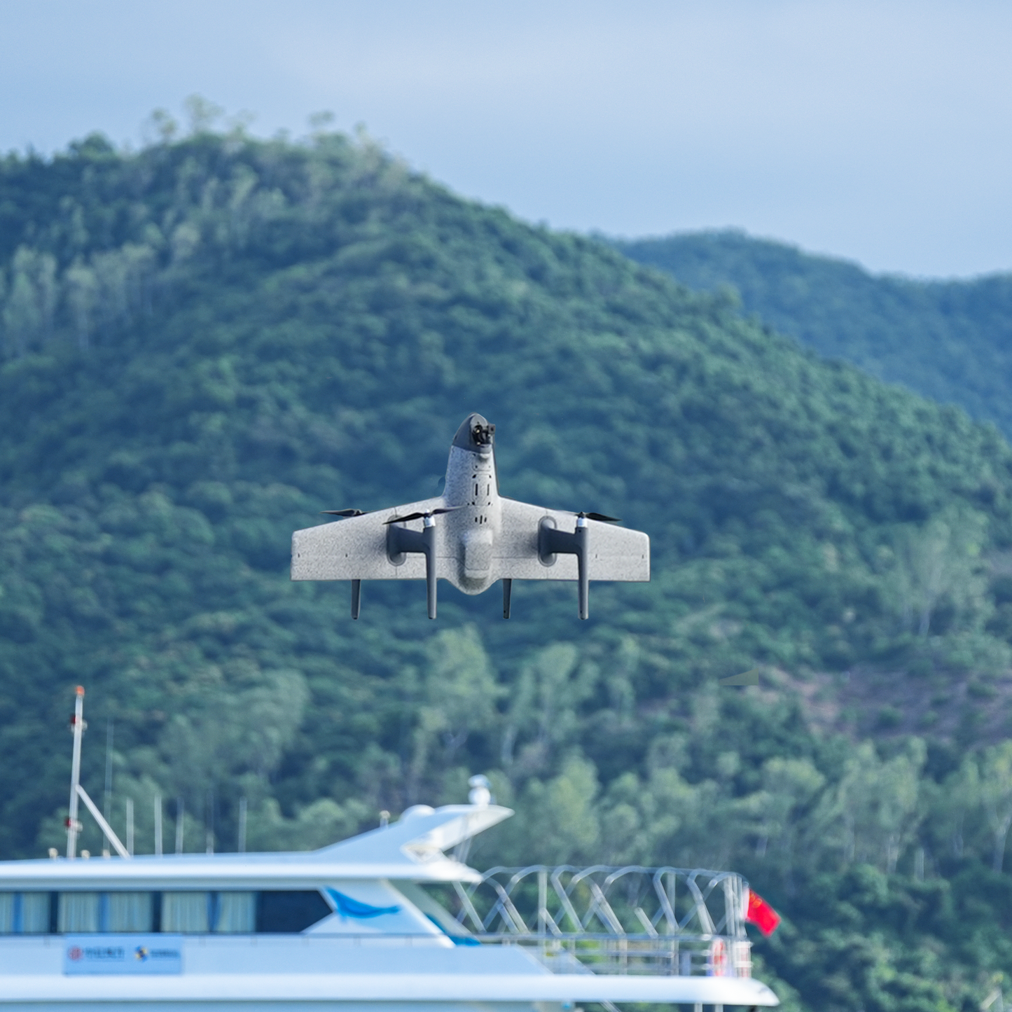 Swan Voyager with FPV Goggles